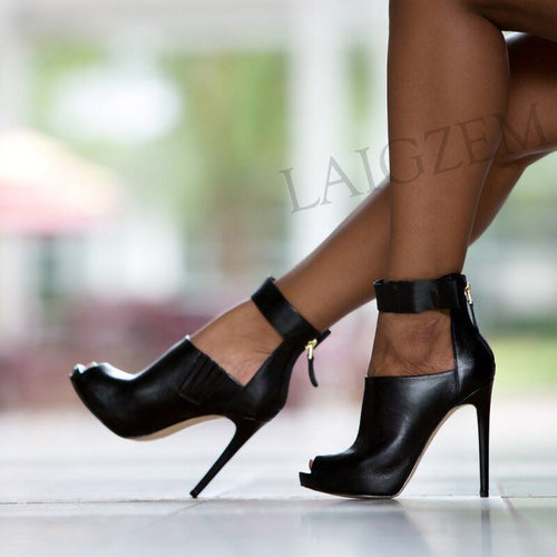 Women Black Ankle Strap Booties - Stivaletti da donna con cinturino alla caviglia nero (<16GG)