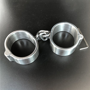 2020 Horseshoe Hi-Q Stainless Steel Handcuffs,Metal Wrist Cuffs Fetish Slave Manacle Bondage BDSM Sex Toys for Women Man Couples